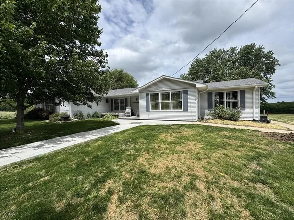 $750,000 | 26390 228th Street, Gallatin, MO 64640