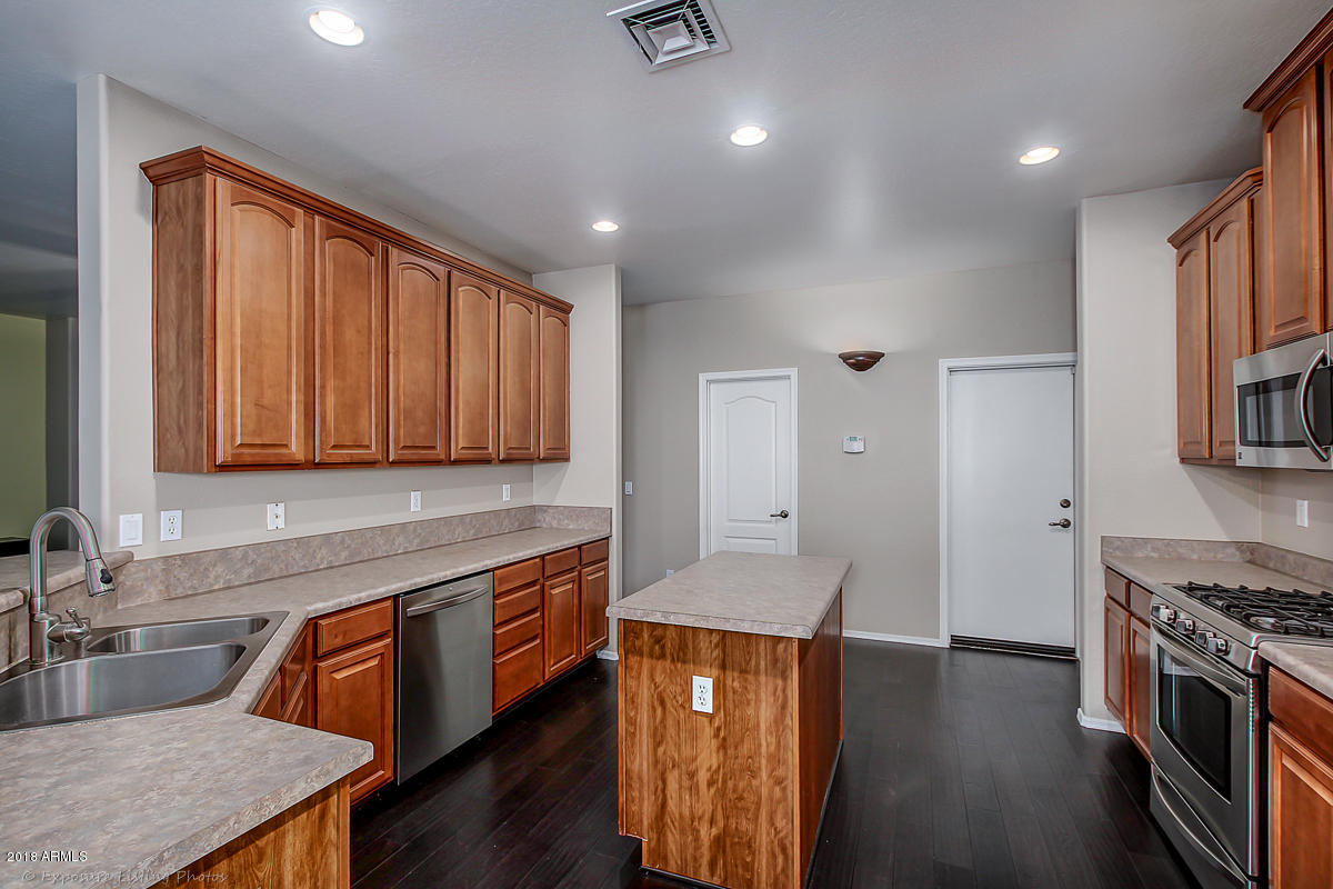 3768 East Del Rio Street Gilbert, AZ 85295 - Photo 9 of 37 a-32