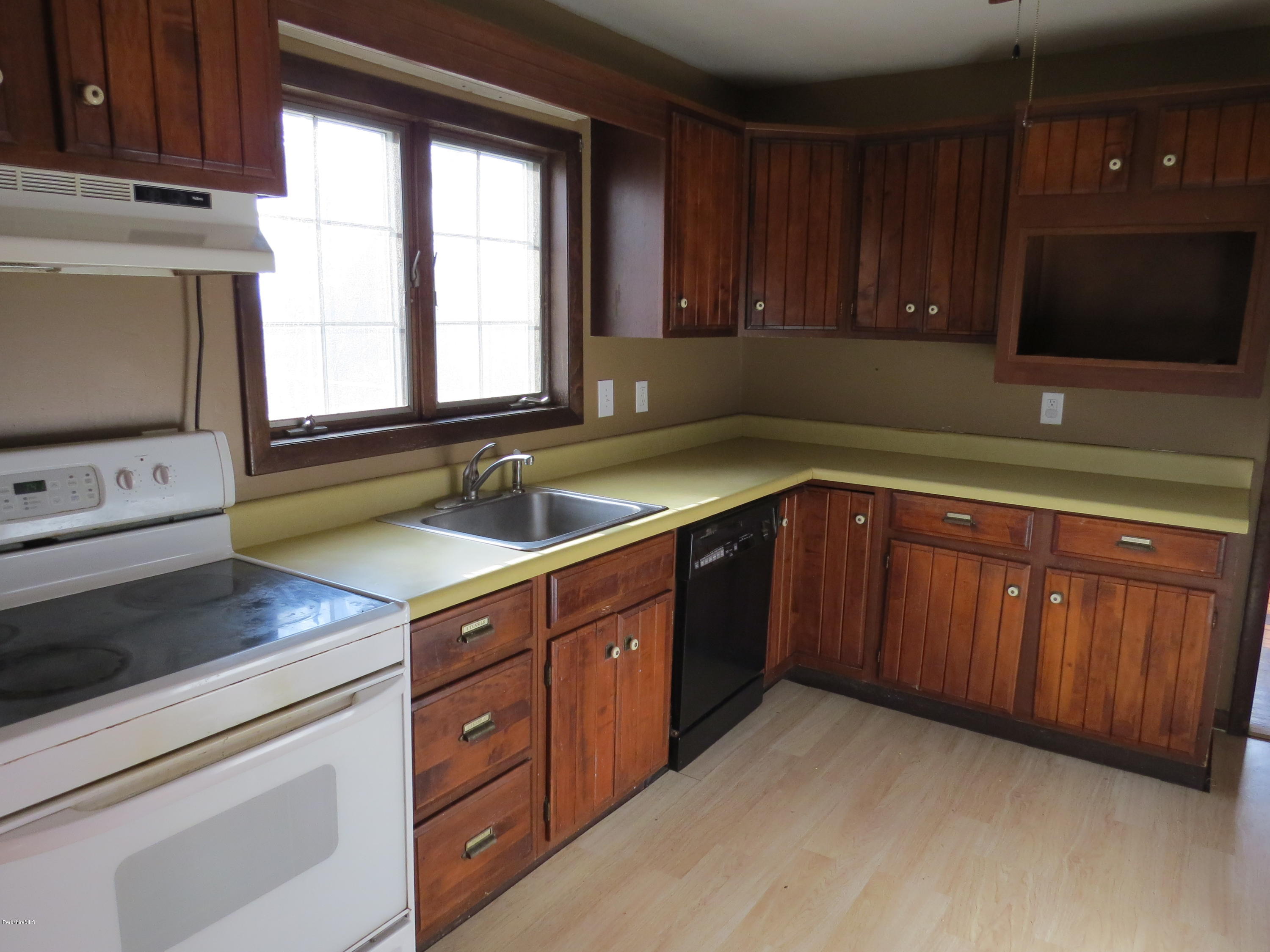 3 Longview Road Lanesborough, MA 01237 - Photo 4 of 30 Kitchen