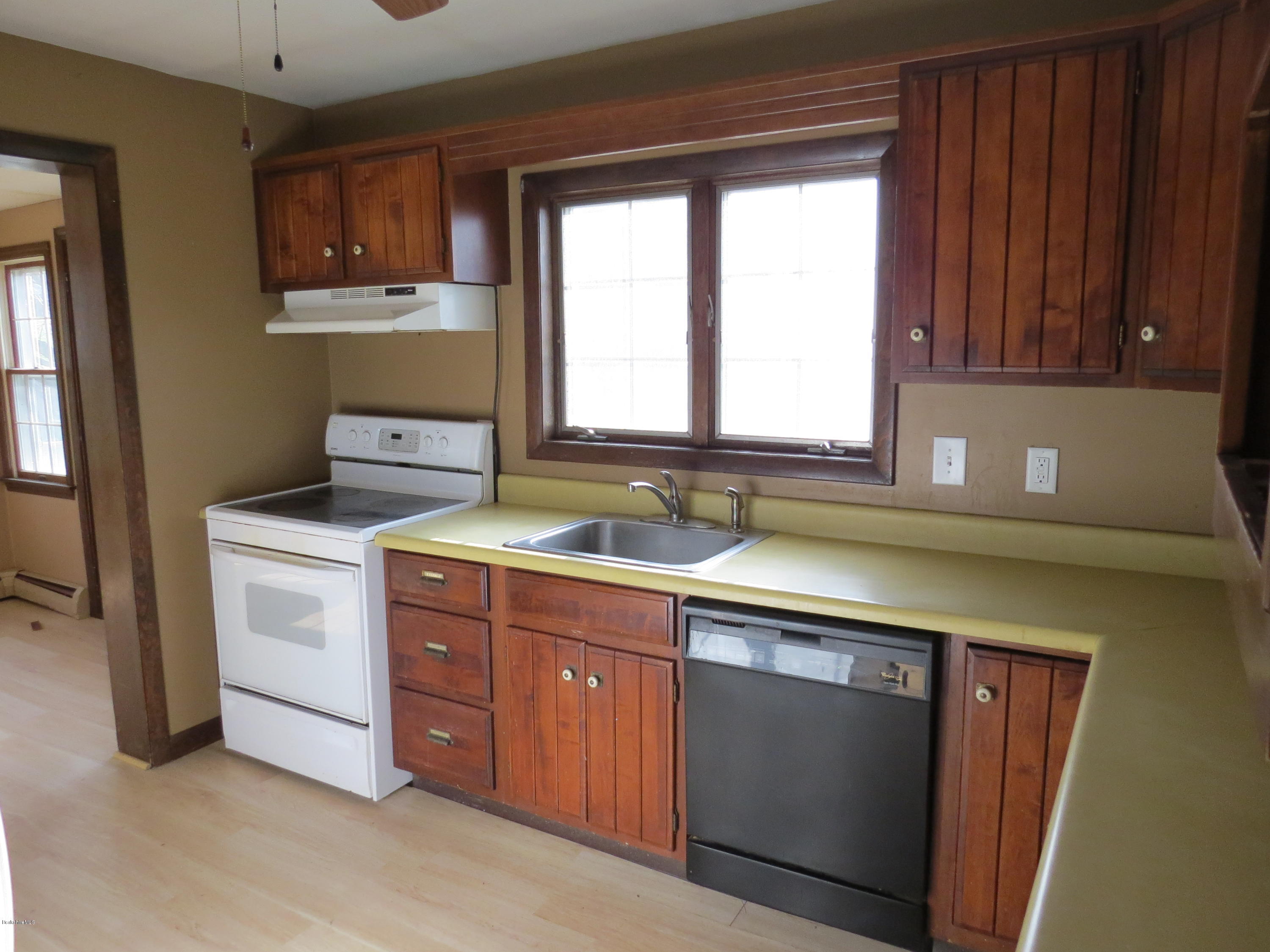 3 Longview Road Lanesborough, MA 01237 - Photo 5 of 30 Kitchen