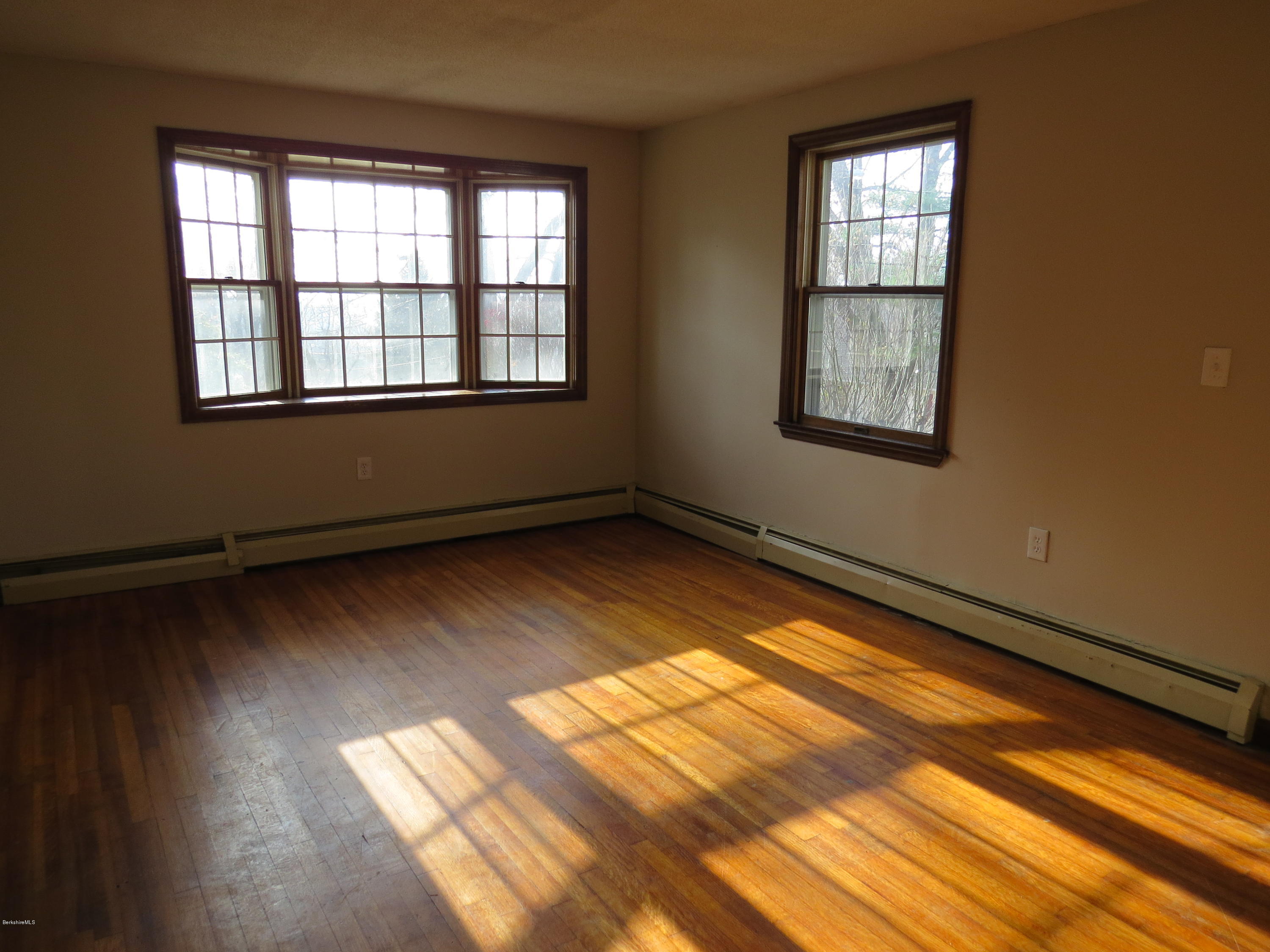3 Longview Road Lanesborough, MA 01237 - Photo 9 of 30 Living Room