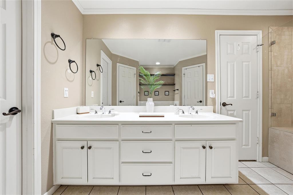 10504 Whitney Trace Drive Waco, TX 76708 - Photo 14 of 24 a bathroom with a sink and a mirror