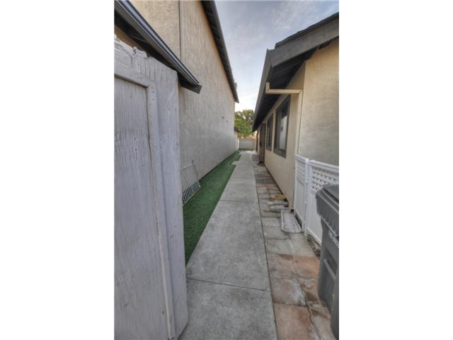 10383 Rochelle Lane Santee, CA 92071 - Photo 4 of 22 Gallery Image 4