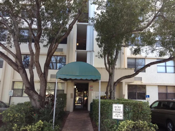 $1,395 | 2501 Riverside Drive, Unit 213A, Coral Springs, FL 33065