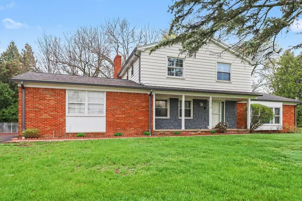$450,000 | 2028 East Hammond Lake Drive, Bloomfield Hills, MI 48302