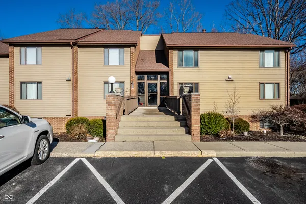 $249,900 | 108 Knoll Court, Unit E, Noblesville, IN 46062