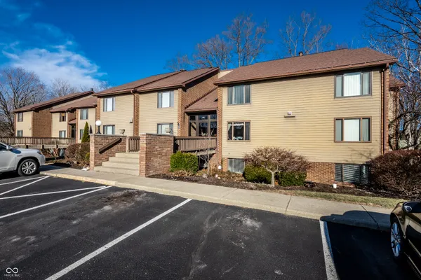 $249,900 | 108 Knoll Court, Unit E, Noblesville, IN 46062