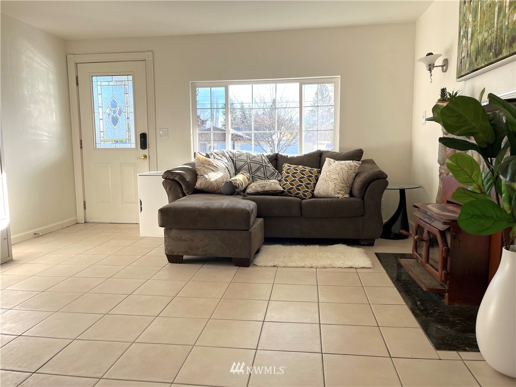 3732 Northeast 10th Street Renton, WA 98056 - Photo 3 of 20 a living room with furniture and a potted plant