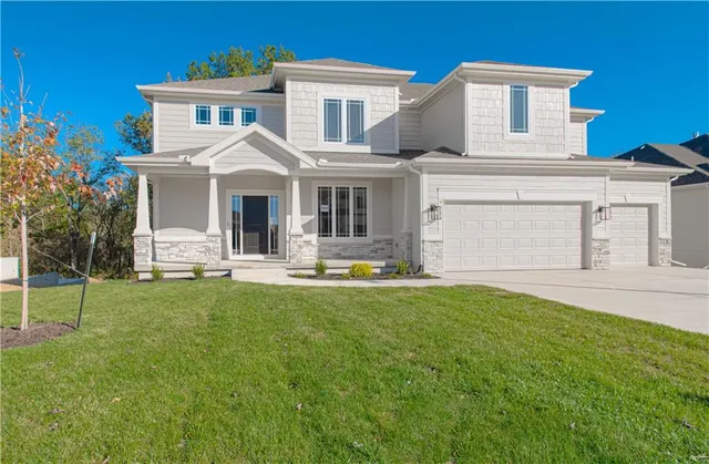 $669,900 | 4814 Northeast 105th Street, Kansas City, MO 64156