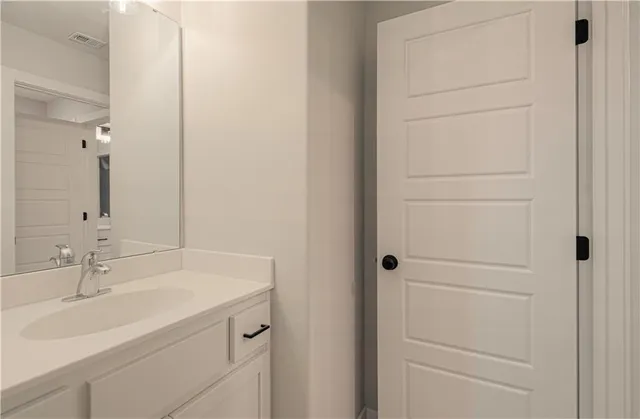 $669,900 | 4814 Northeast 105th Street, Kansas City, MO 64156