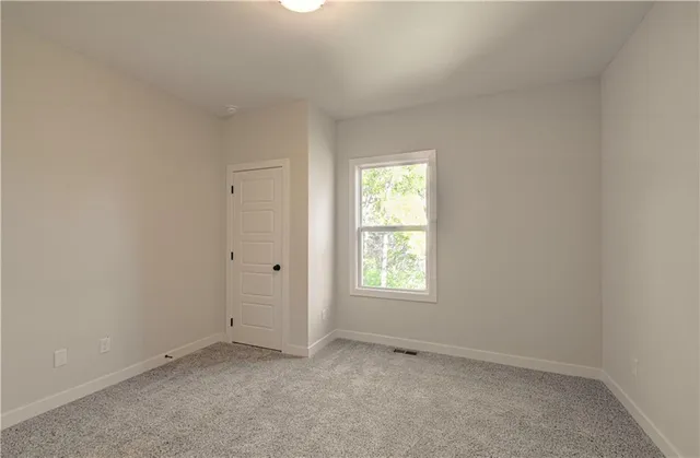 $669,900 | 4814 Northeast 105th Street, Kansas City, MO 64156