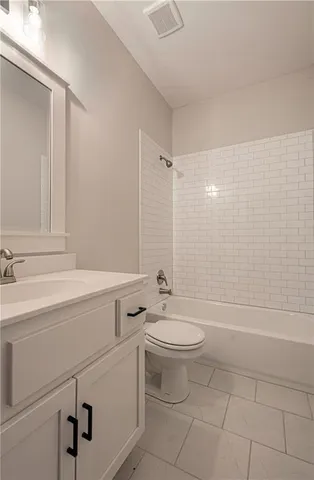 $669,900 | 4814 Northeast 105th Street, Kansas City, MO 64156