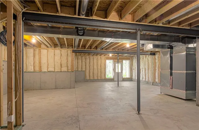 $669,900 | 4814 Northeast 105th Street, Kansas City, MO 64156