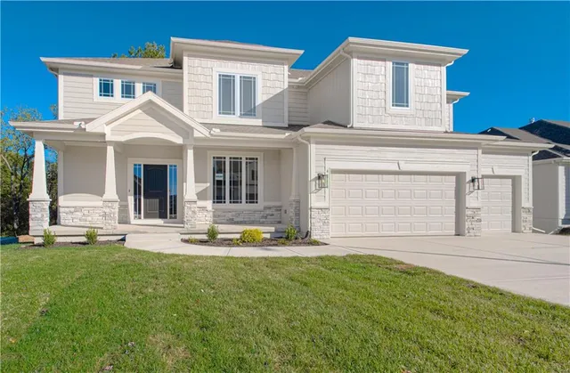 $669,900 | 4814 Northeast 105th Street, Kansas City, MO 64156