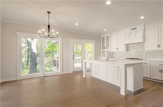 $669,900 | 4814 Northeast 105th Street, Kansas City, MO 64156