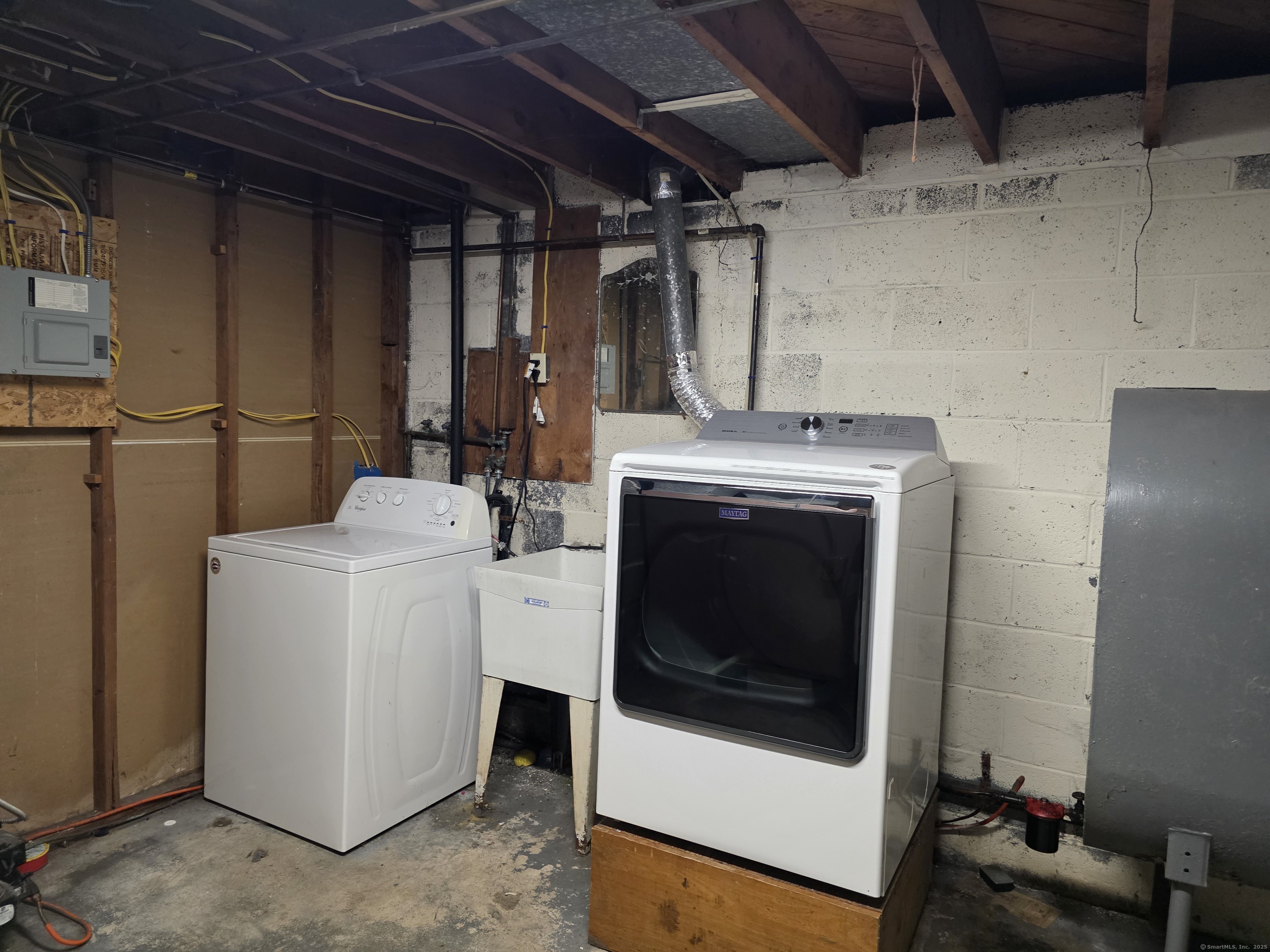 481 Bunker Hill Avenue Waterbury, CT 06708 - Photo 12 of 14 a utility room with dryer and washer