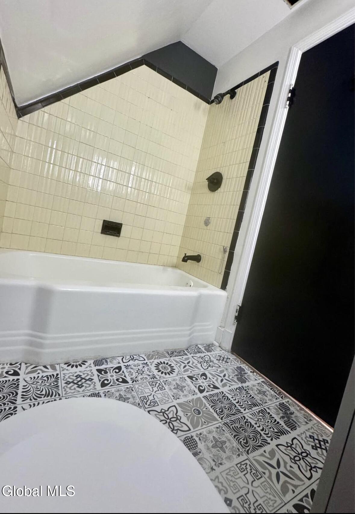 612 Union Street, Unit 9 Schenectady, NY 12305 - Photo 7 of 29 A3D7A636-2A57-4669-948C-7B05442666D1_1_2