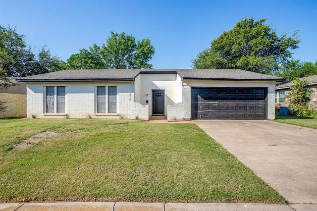 $1,900 | 317 Northwest Suzanne Terrace, Burleson, TX 76028