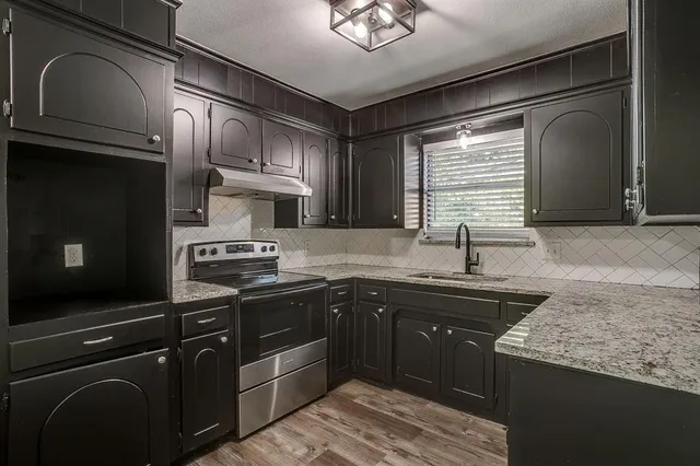 $1,900 | 317 Northwest Suzanne Terrace, Burleson, TX 76028