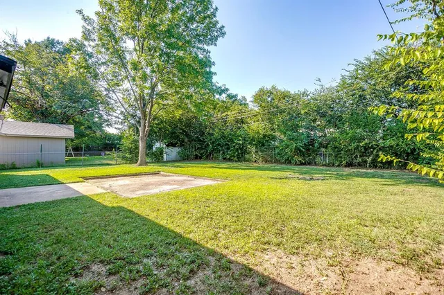 $1,900 | 317 Northwest Suzanne Terrace, Burleson, TX 76028