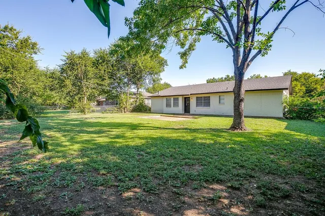 $1,900 | 317 Northwest Suzanne Terrace, Burleson, TX 76028