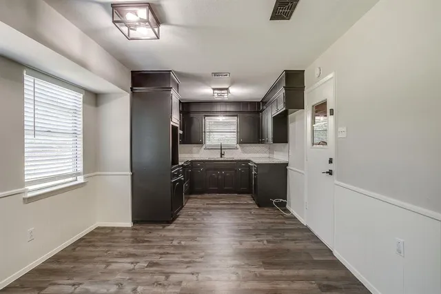 $1,900 | 317 Northwest Suzanne Terrace, Burleson, TX 76028