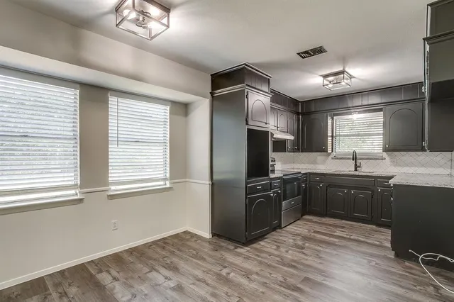 $1,900 | 317 Northwest Suzanne Terrace, Burleson, TX 76028