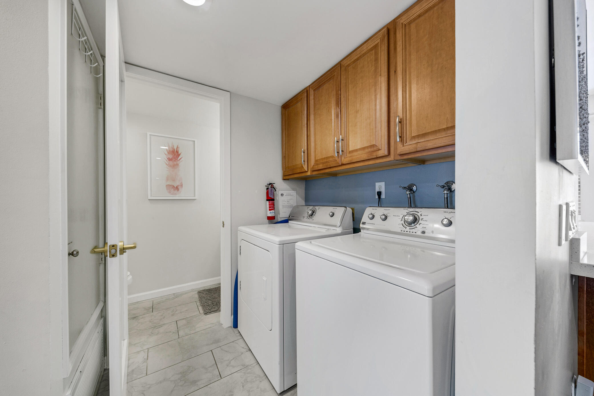 6025 Arroyo Road, Unit 7 Palm Springs, CA 92264 - Photo 10 of 43 a utility room with dryer and washer