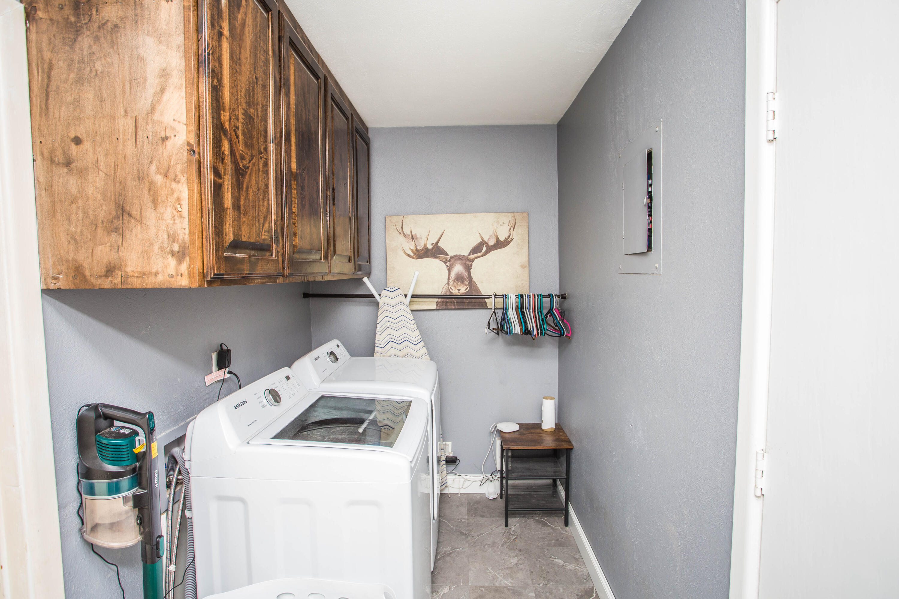 1550 West Lynn Street Slaton, TX 79364 - Photo 17 of 54 a utility room with dryer and washer