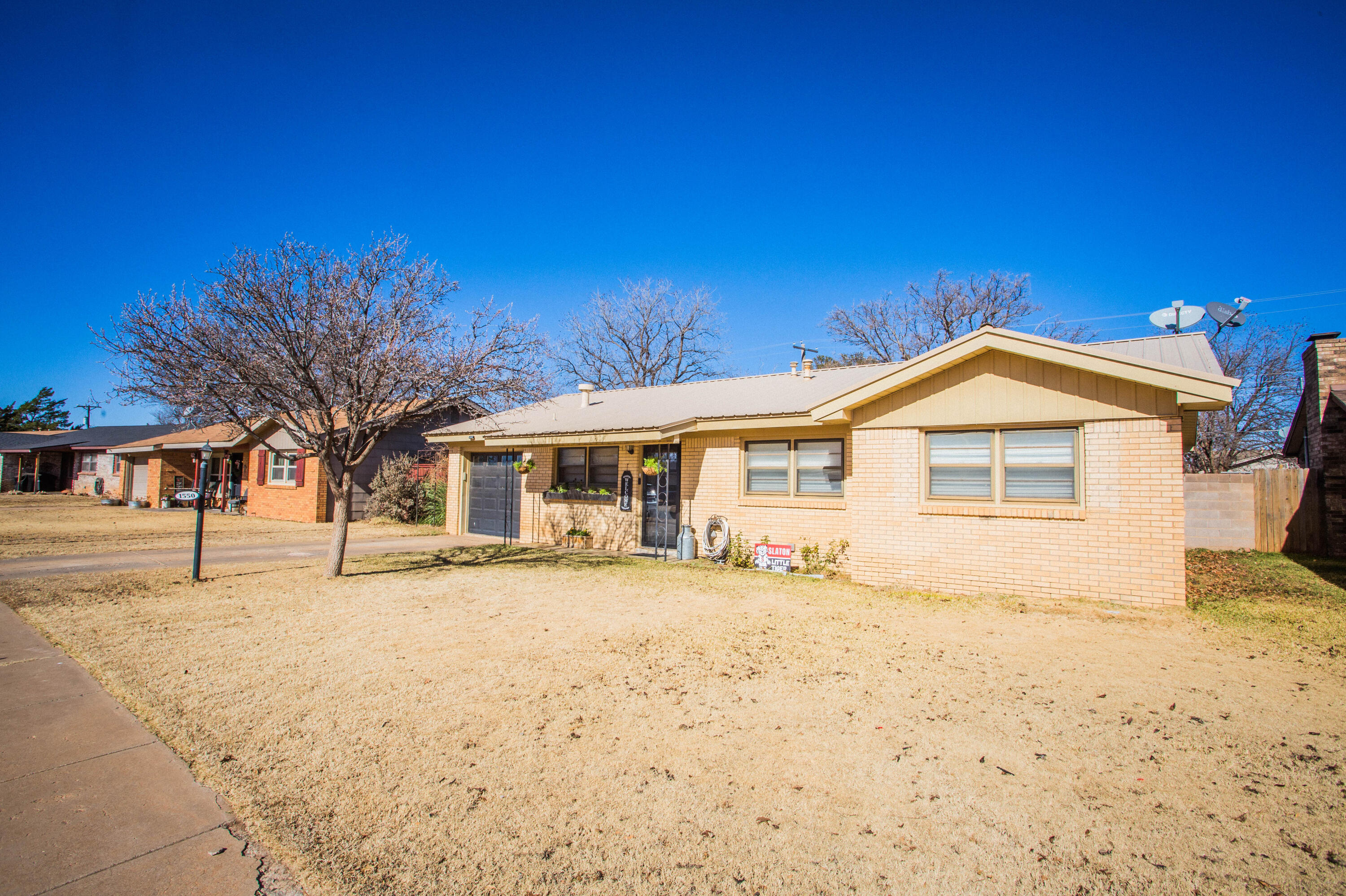 1550 West Lynn Street Slaton, TX 79364 - Photo 52 of 54 a front view of a house with a yard