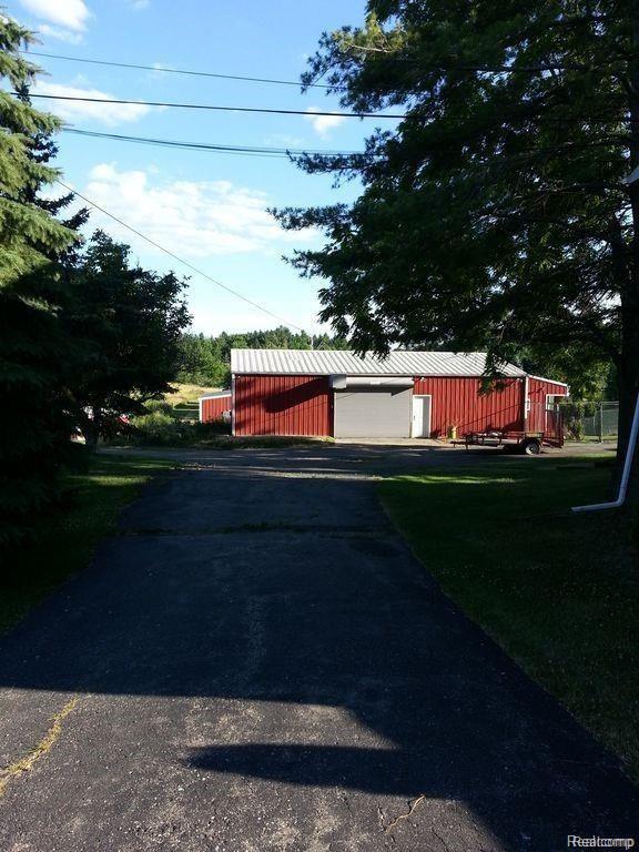 4373 Lippincott Road Lapeer, MI 48446 - Photo 13 of 29 BARN 3.jpg
