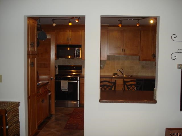 6 Snowberry Road Malta, NY 12020 - Photo 8 of 17 Photo 8