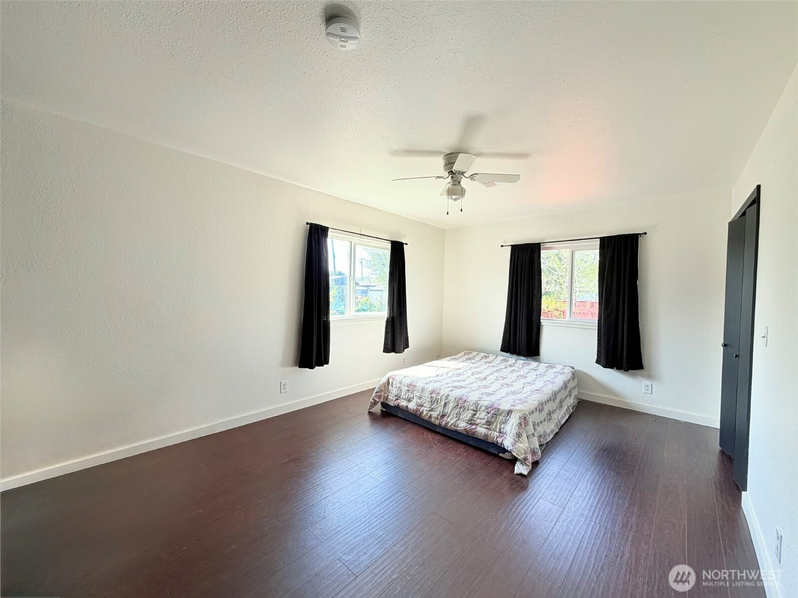 2006 West Second Street Aberdeen, WA 98520 - Photo 30 of 39 a living room with a bed furniture and a large mirror next to a window