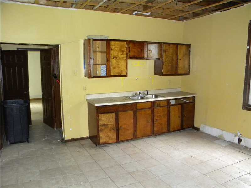 210 Ocean Street Providence, RI 02905 - Photo 4 of 8 Kitchen.