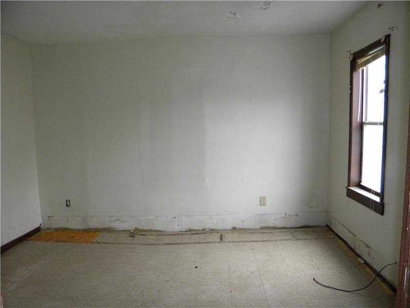 210 Ocean Street Providence, RI 02905 - Photo 5 of 8 Den/Family/Great Room.