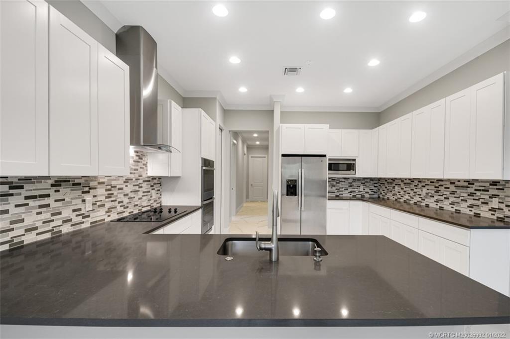 2161 Southwest Oasis Terrace Stuart, FL 34997 - Photo 29 of 72 Kitchen