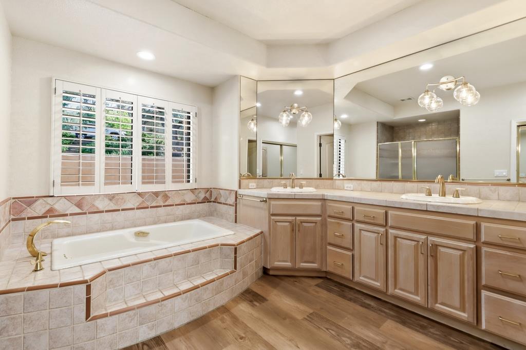 9510 Upper Valley Road Auburn, CA 95602 - Photo 21 of 55 Primary Bath