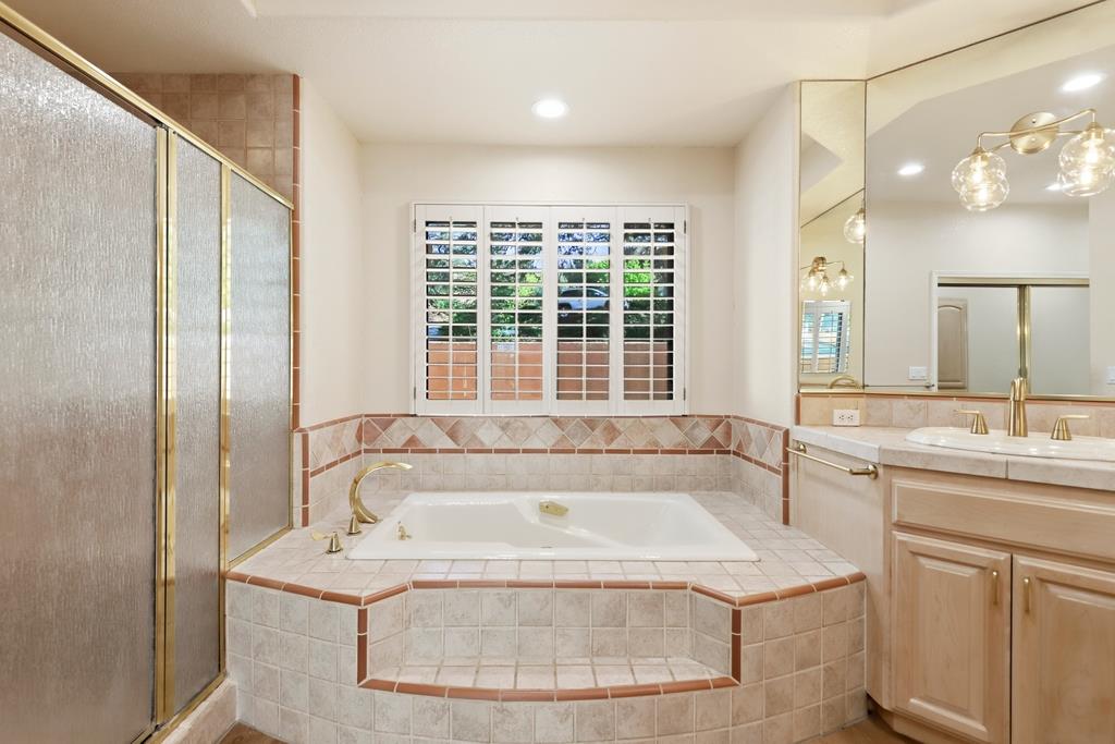 9510 Upper Valley Road Auburn, CA 95602 - Photo 22 of 55 Primary Bath