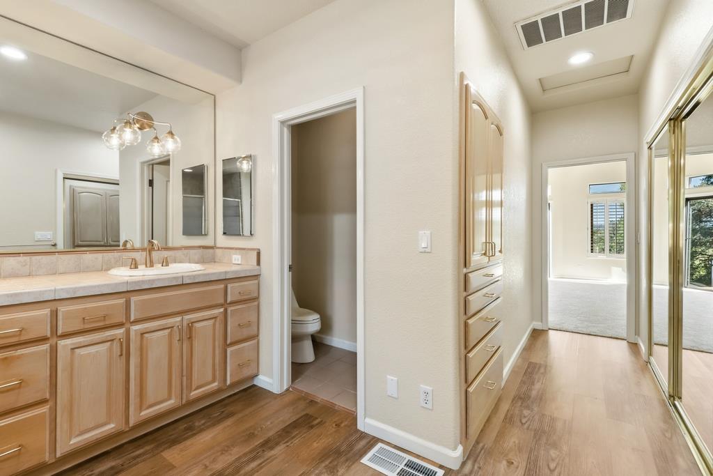 9510 Upper Valley Road Auburn, CA 95602 - Photo 23 of 55 Primary Bath