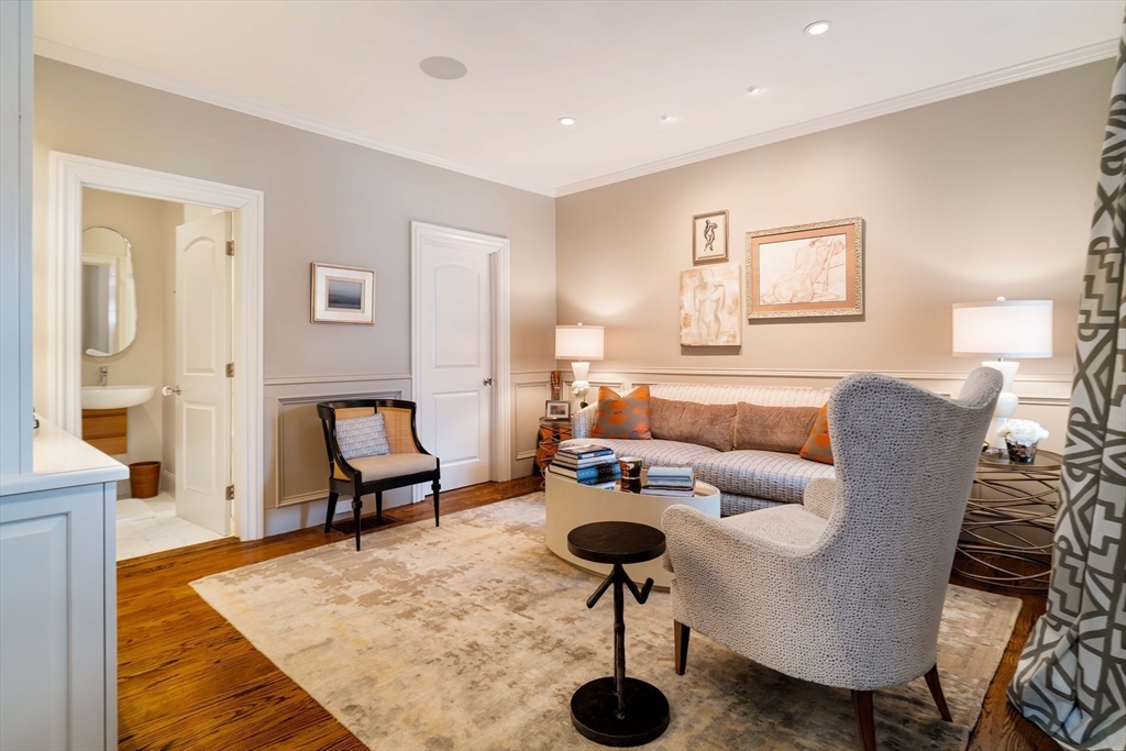 287 Langley Road, Unit 6 Newton, MA 02459 - Photo 6 of 37