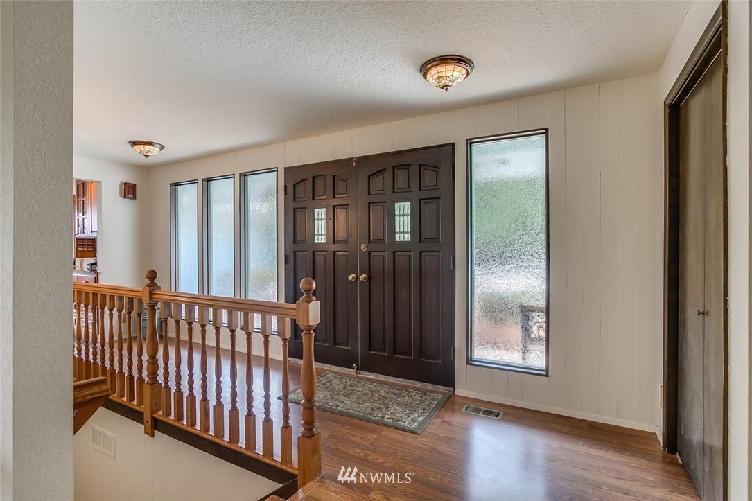 14434 141st Avenue Southeast Renton, WA 98059 - Photo 3 of 25 Gallery Image 3