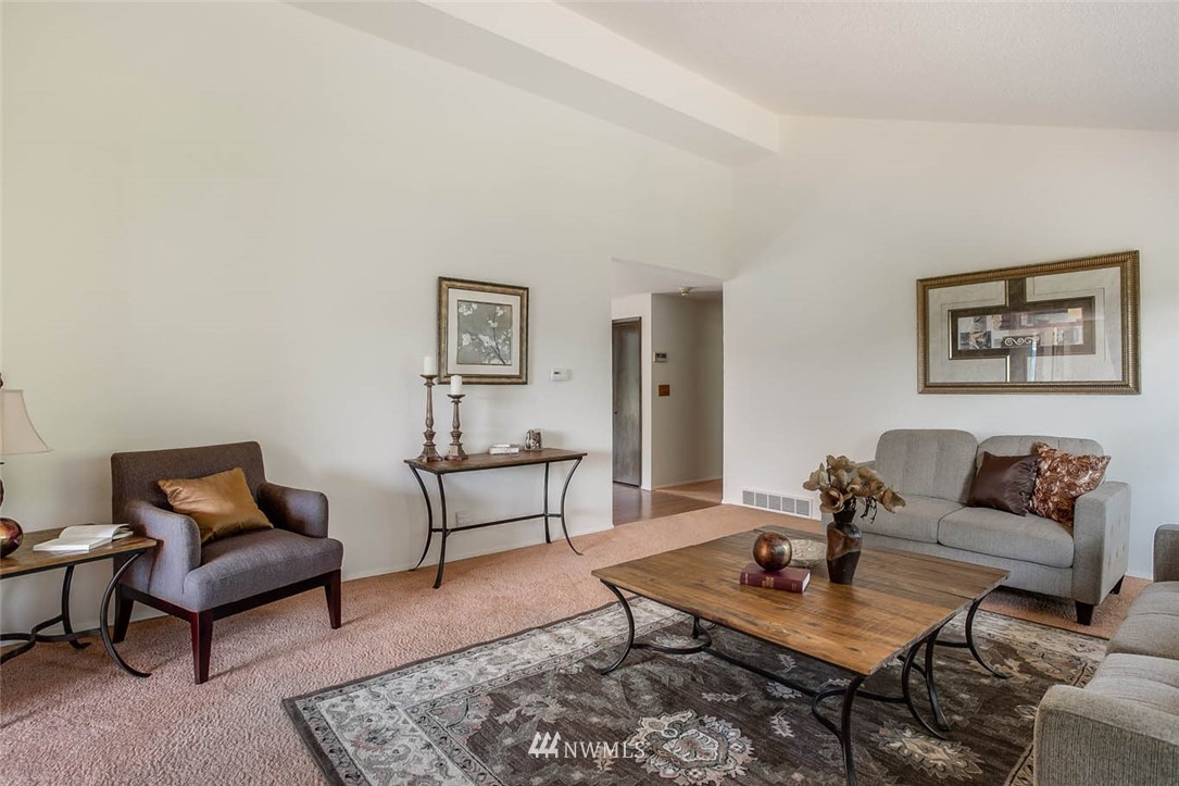 14434 141st Avenue Southeast Renton, WA 98059 - Photo 5 of 25 Gallery Image 5