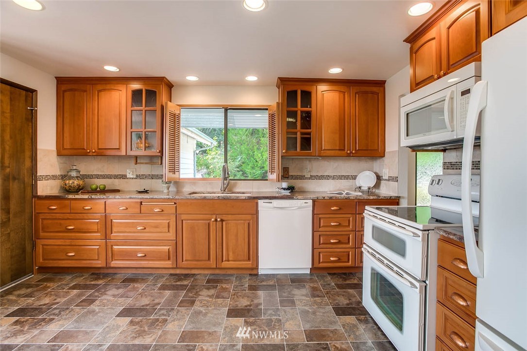 14434 141st Avenue Southeast Renton, WA 98059 - Photo 6 of 25 Gallery Image 6