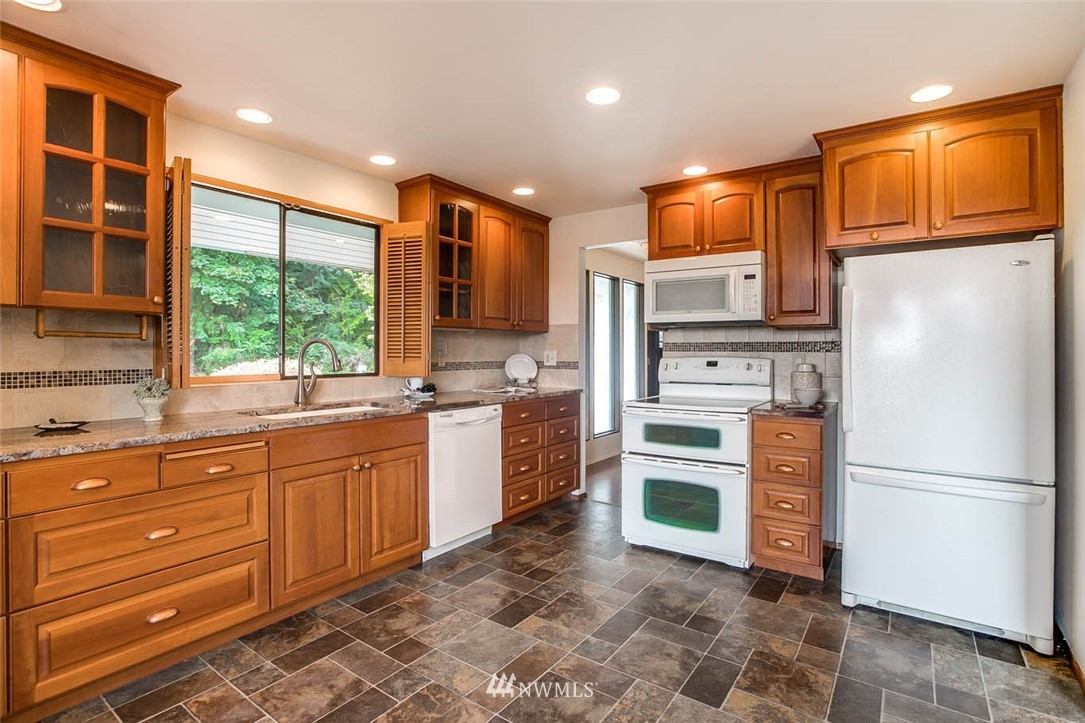14434 141st Avenue Southeast Renton, WA 98059 - Photo 7 of 25 Gallery Image 7