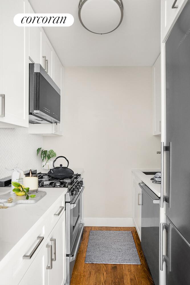 60 East 9th Street, Unit 603 Manhattan, NY 10003 - Photo 8 of 9