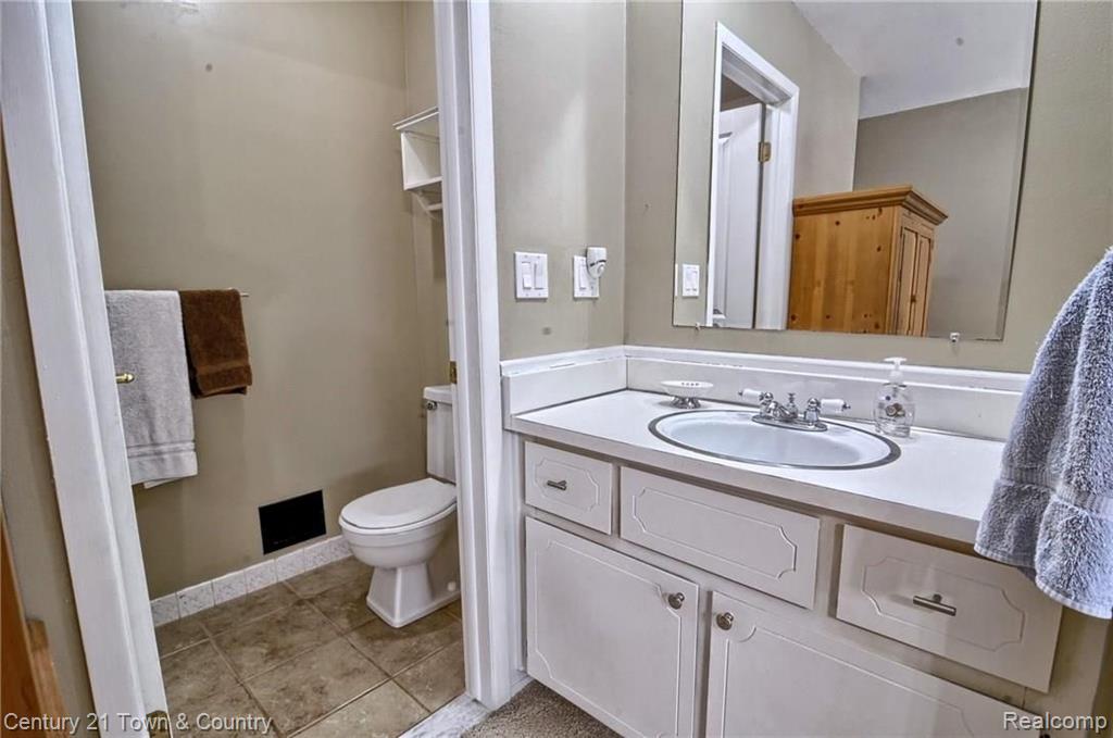 111 Manor Way Rochester, MI 48309 - Photo 16 of 32