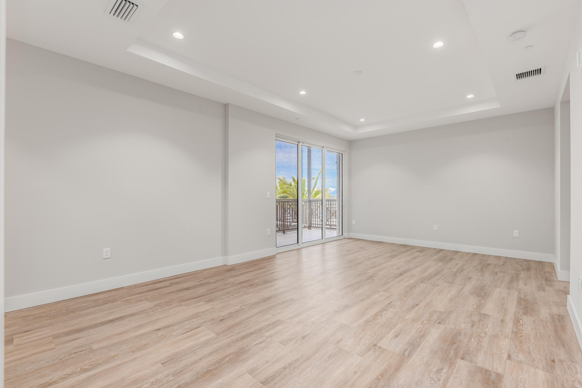 41 Southwest Seminole Street, Unit 204 Stuart, FL 34994 - Photo 4 of 25 41 SW Seminole St Unit 210, Stuart, FL 3