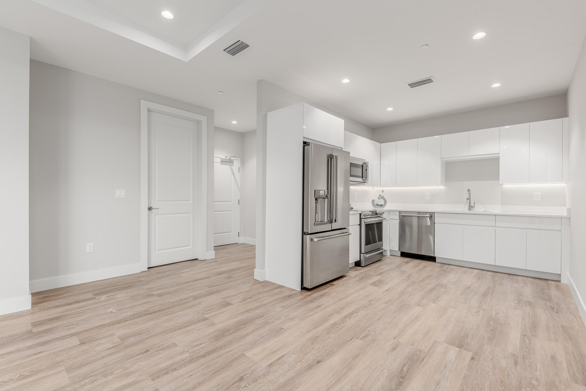 41 Southwest Seminole Street, Unit 204 Stuart, FL 34994 - Photo 7 of 25 41 SW Seminole St Unit 210, Stuart, FL 3