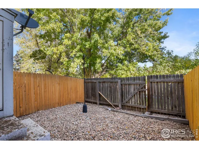 a picture of a bench in front of a wall