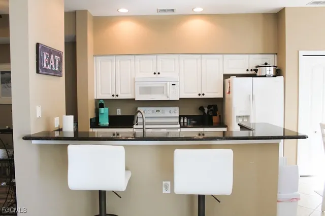 $1,800 | 16685 Lake Cir Drive, Unit 1044, Fort Myers, FL 33908